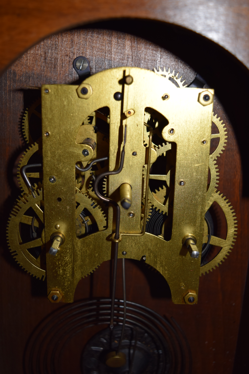 Illustration for article titled *FINAL UPDATE*...so....any Oppos know anything about repairing Antique clocks?